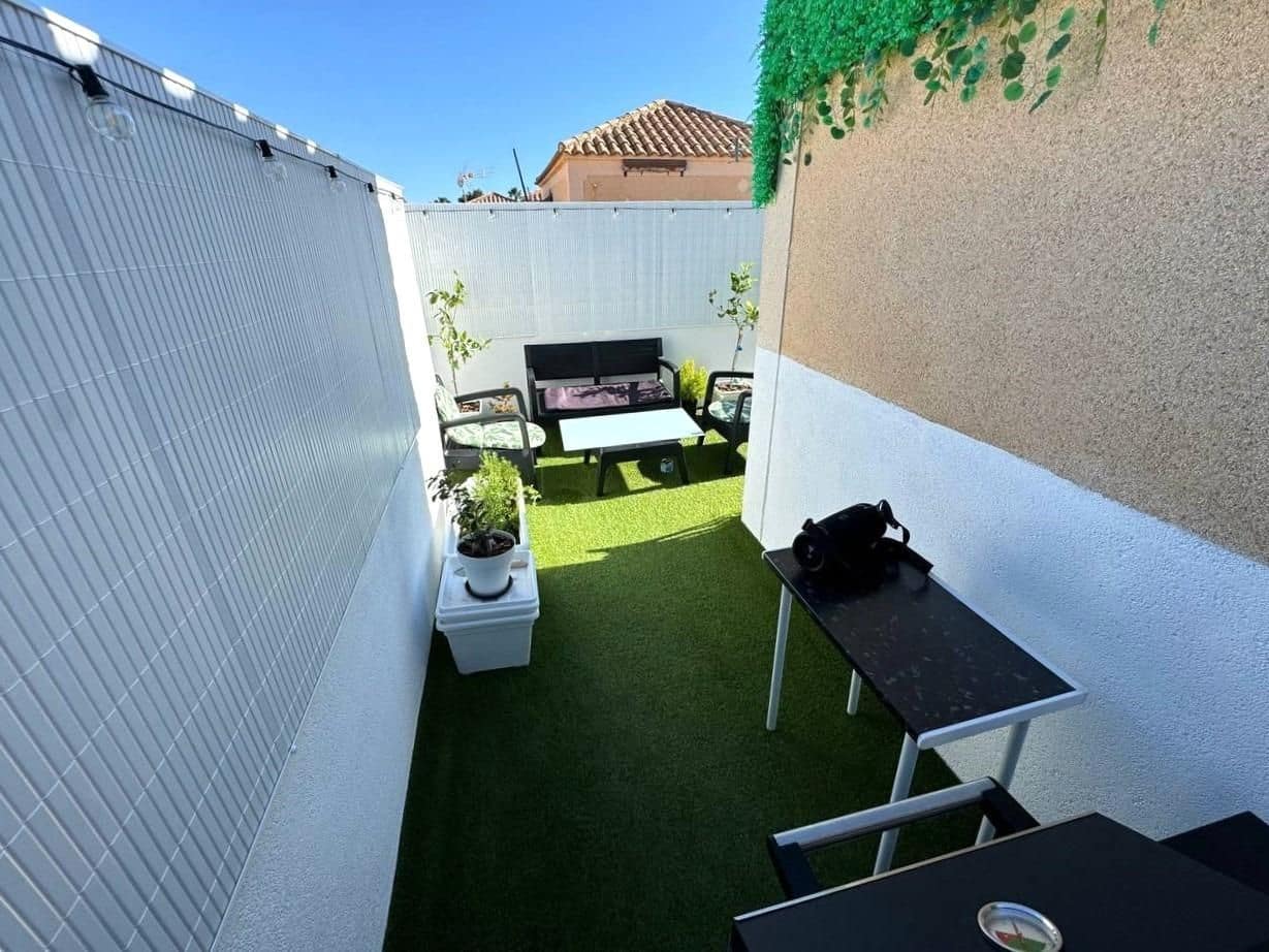 3 Zimmer Apartment zu verkaufen in Torrevieja mit Pool - 210.000 € (Ref: 9962888)