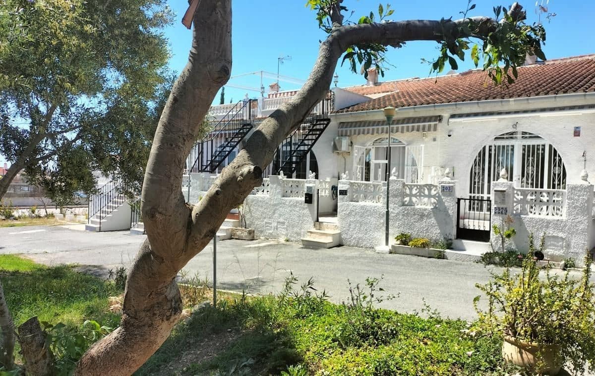 2 slaapkamer Bungalow te koop in Torrevieja - € 125.000 (Ref: 9962901)