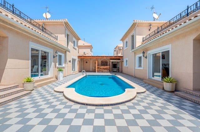 Chalet de 7 habitaciones en Torre de la Horadada, Pilar de la Horadada en venta - 899.000 € (Ref: 9962943)