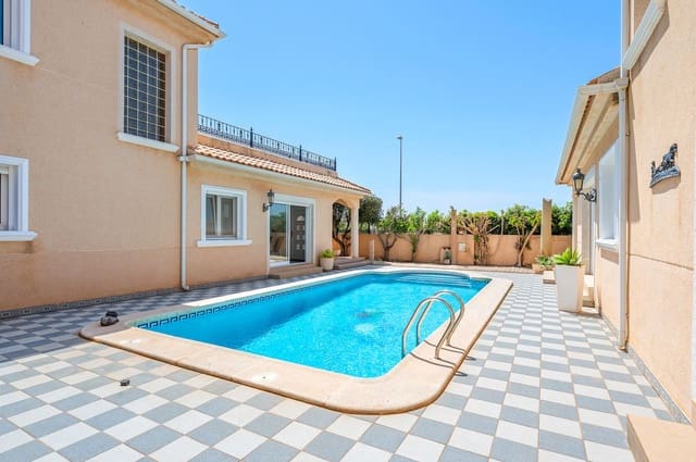 Chalet de 7 habitaciones en Torre de la Horadada, Pilar de la Horadada en venta - 899.000 € (Ref: 9962943)