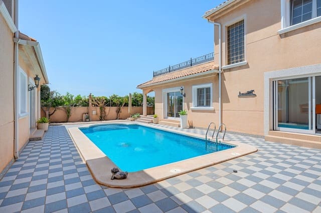 Chalet de 7 habitaciones en Torre de la Horadada, Pilar de la Horadada en venta - 899.000 € (Ref: 9962943)