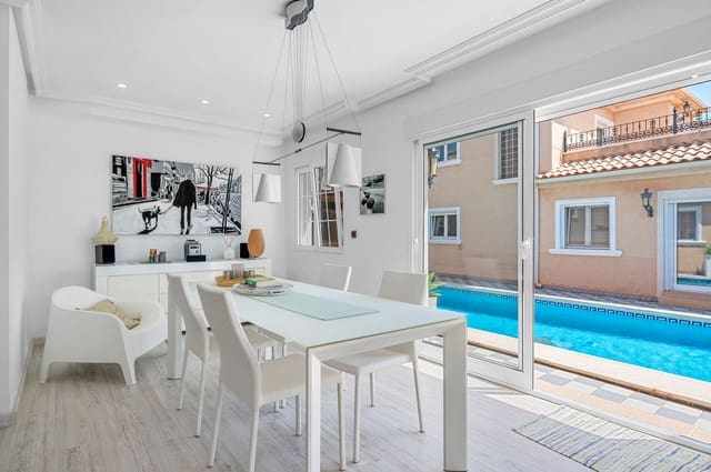 Chalet de 7 habitaciones en Torre de la Horadada, Pilar de la Horadada en venta - 899.000 € (Ref: 9962943)