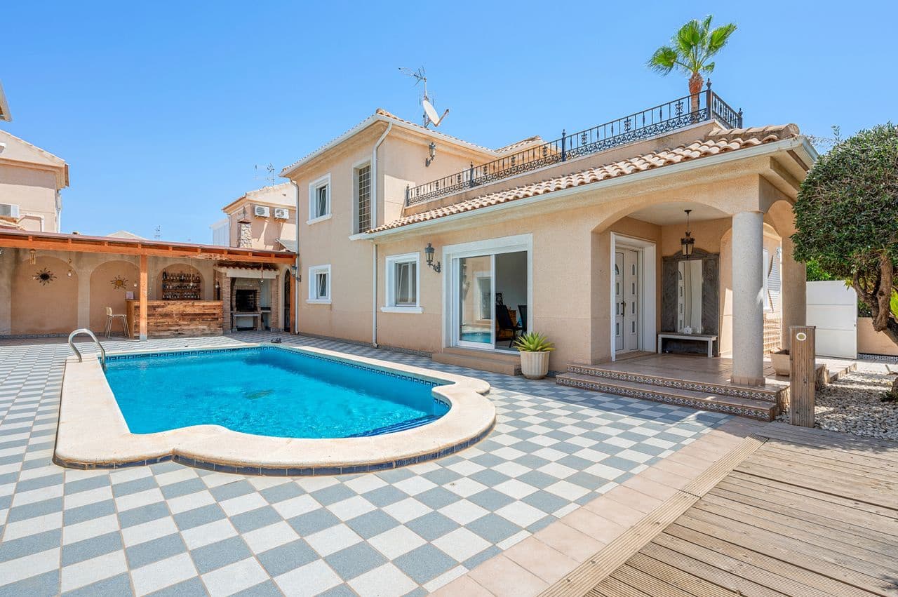 7 Zimmer Villa zu verkaufen in Torre de la Horadada - 899.000 € (Ref: 9962943)