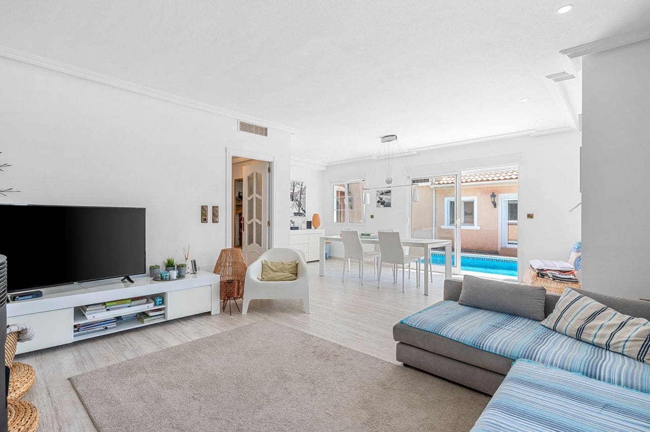 7 Zimmer Villa zu verkaufen in Torre de la Horadada - 899.000 € (Ref: 9962943)