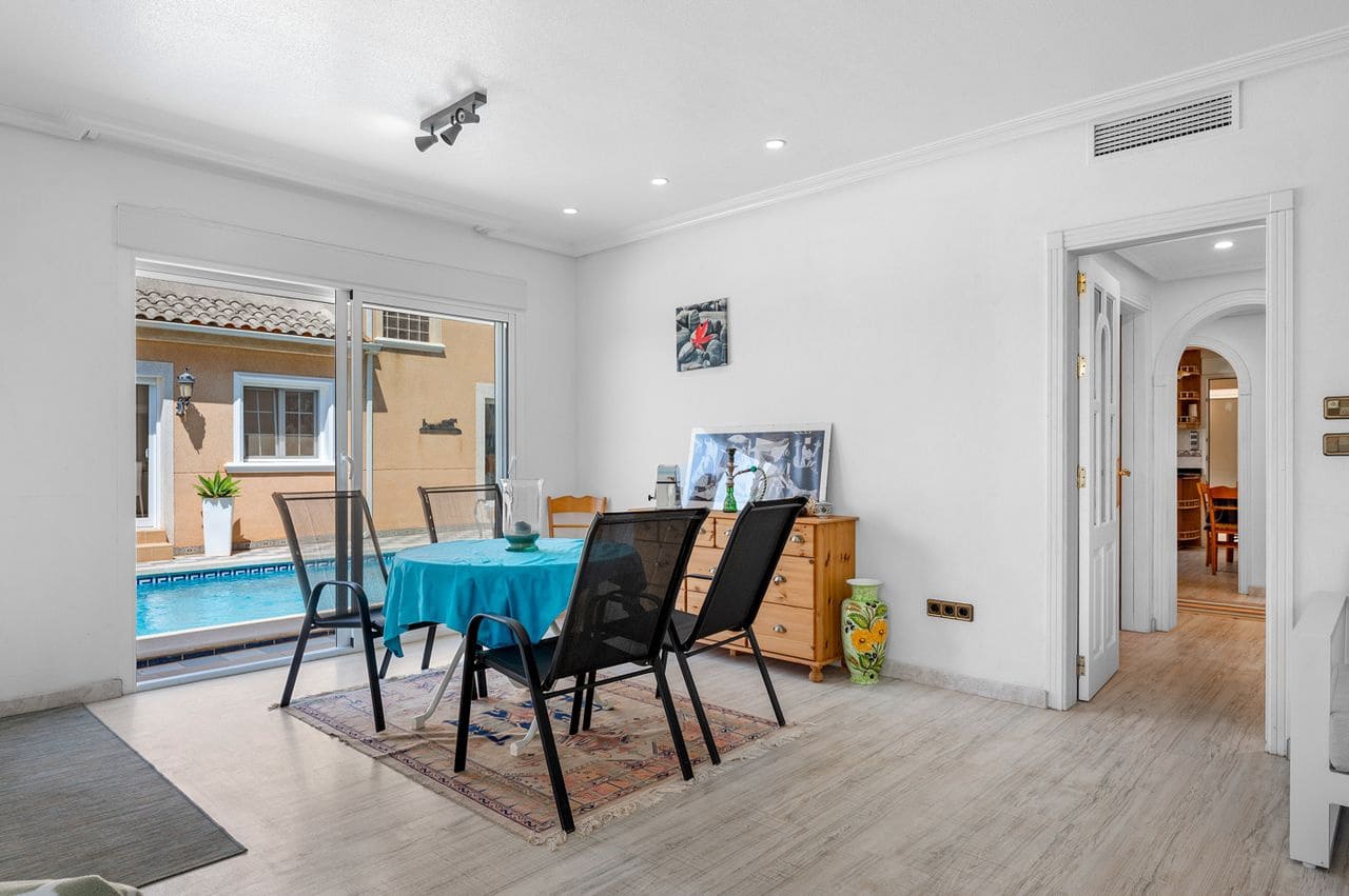 7 Zimmer Villa zu verkaufen in Torre de la Horadada - 899.000 € (Ref: 9962943)