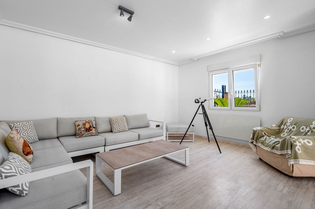 7 Zimmer Villa zu verkaufen in Torre de la Horadada - 899.000 € (Ref: 9962943)