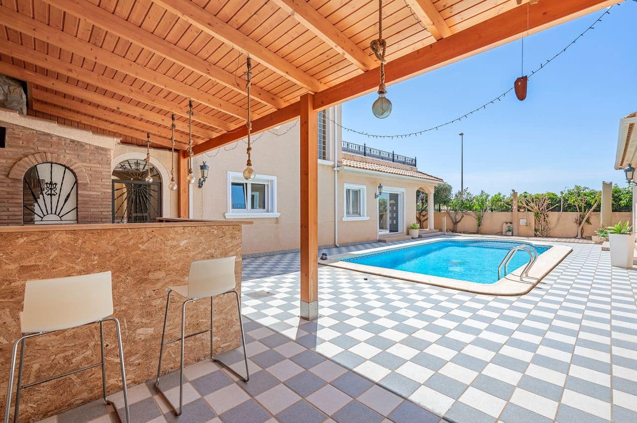 7 Zimmer Villa zu verkaufen in Torre de la Horadada - 899.000 € (Ref: 9962943)