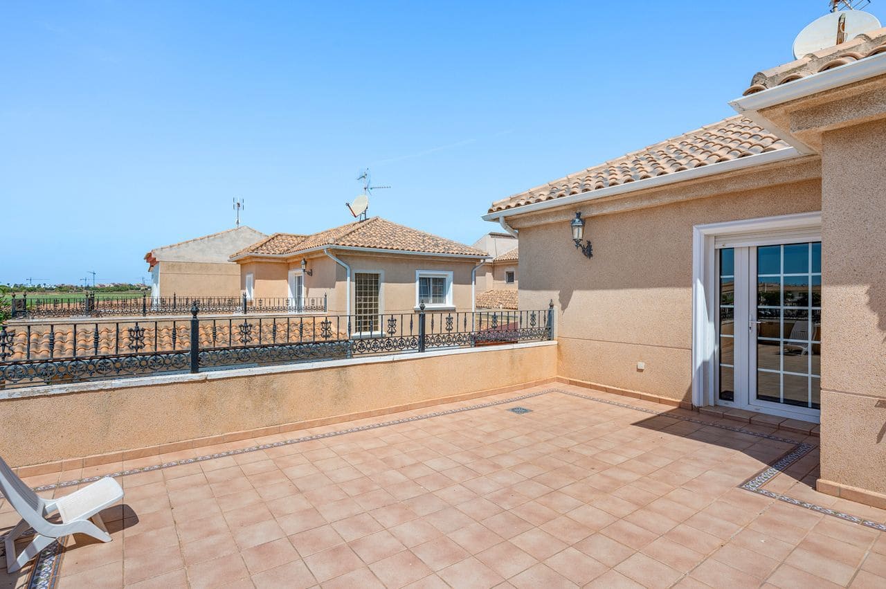 7 Zimmer Villa zu verkaufen in Torre de la Horadada - 899.000 € (Ref: 9962943)