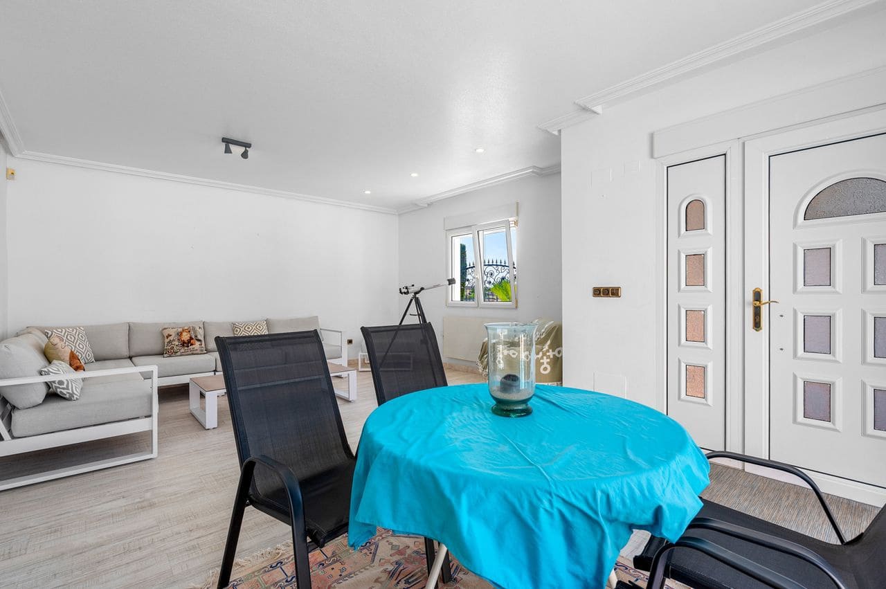 7 Zimmer Villa zu verkaufen in Torre de la Horadada - 899.000 € (Ref: 9962943)