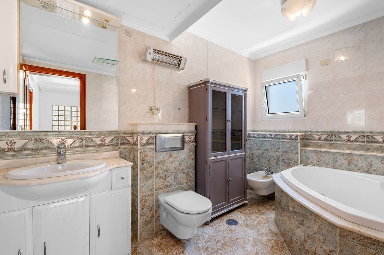 7 Zimmer Villa zu verkaufen in Torre de la Horadada - 899.000 € (Ref: 9962943)