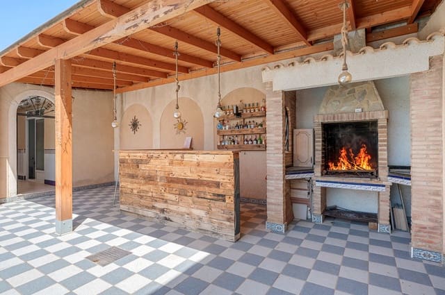 Chalet de 7 habitaciones en Torre de la Horadada, Pilar de la Horadada en venta - 899.000 € (Ref: 9962943)