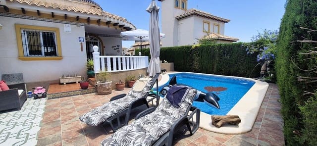 4 soveværelse Villa til salg i Villamartin, Orihuela med swimmingpool - € 389.995 (Ref: 9962949)