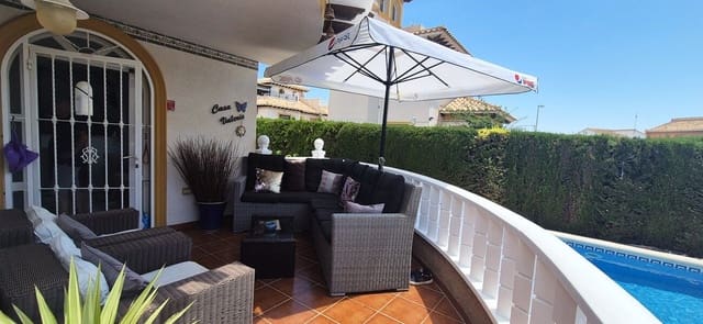 4 soveværelse Villa til salg i Villamartin, Orihuela med swimmingpool - € 389.995 (Ref: 9962949)