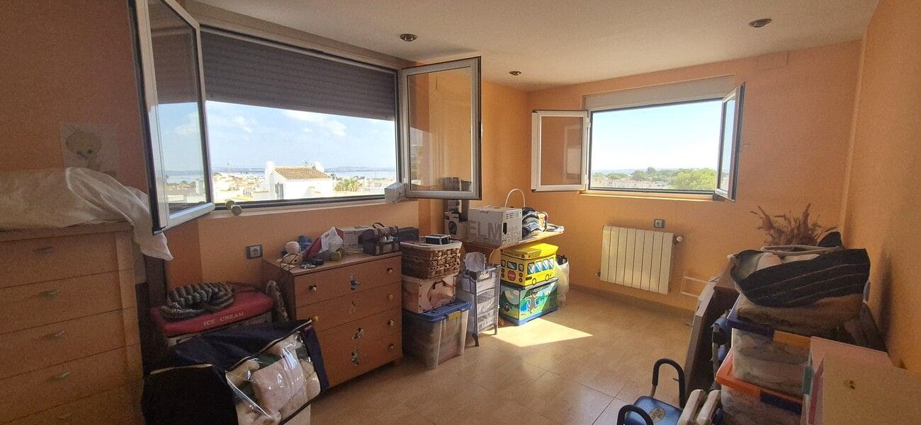 6 bedroom Flat for sale in La Florida - € 279,900 (Ref: 9962954)