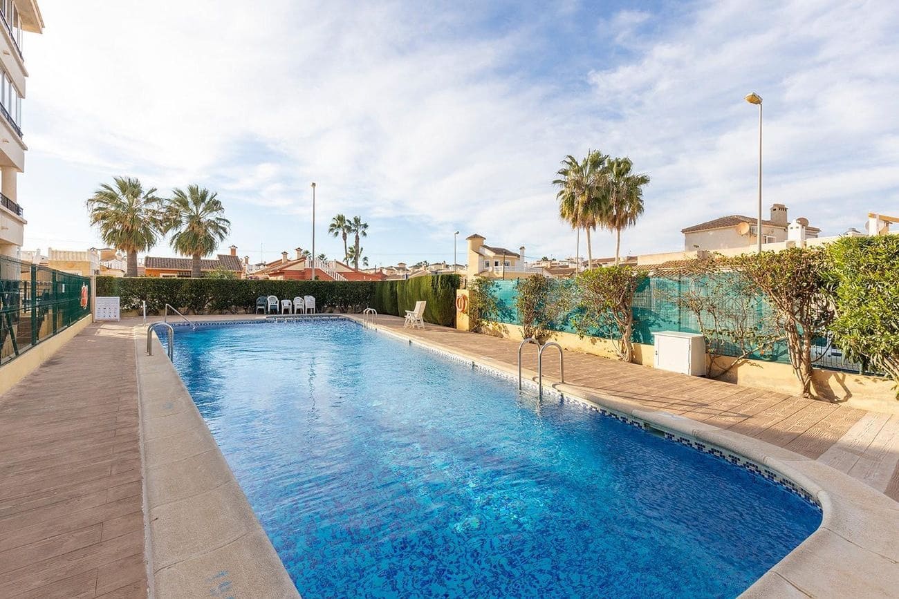 2 soveværelse Lejlighed til salg i Orihuela Costa med swimmingpool - € 145.000 (Ref: 9962978)