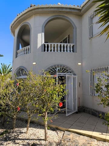 Chalet de 5 habitaciones en El Chaparral - La Siesta - La Torreta, Torrevieja en venta con piscina - 630.000 € (Ref: 9962997)