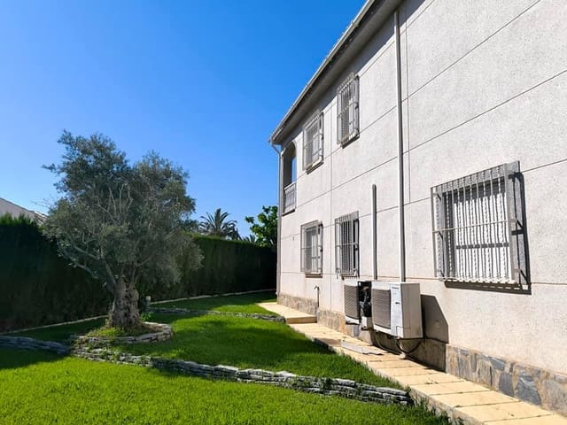 Chalet de 5 habitaciones en El Chaparral - La Siesta - La Torreta, Torrevieja en venta con piscina - 630.000 € (Ref: 9962997)