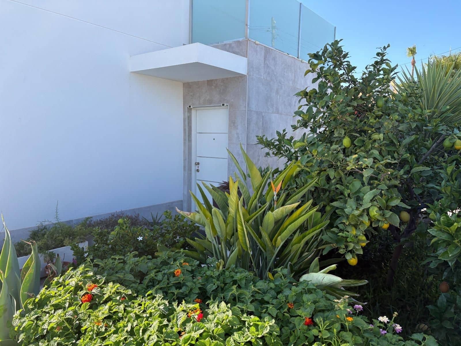 2 bedroom Villa for sale in Torrevieja with pool - € 465,000 (Ref: 9963006)