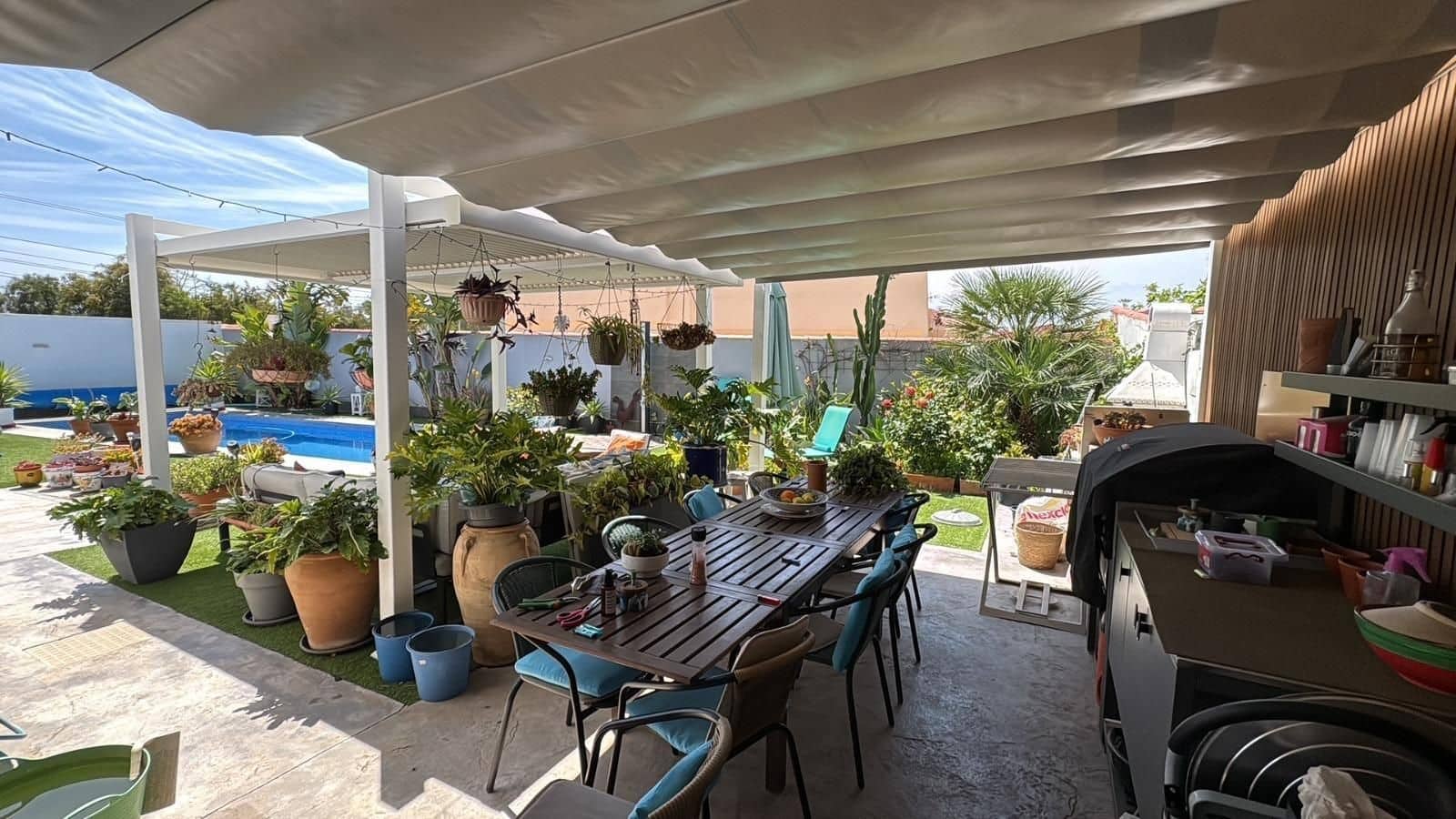 2 bedroom Villa for sale in Torrevieja with pool - € 465,000 (Ref: 9963006)