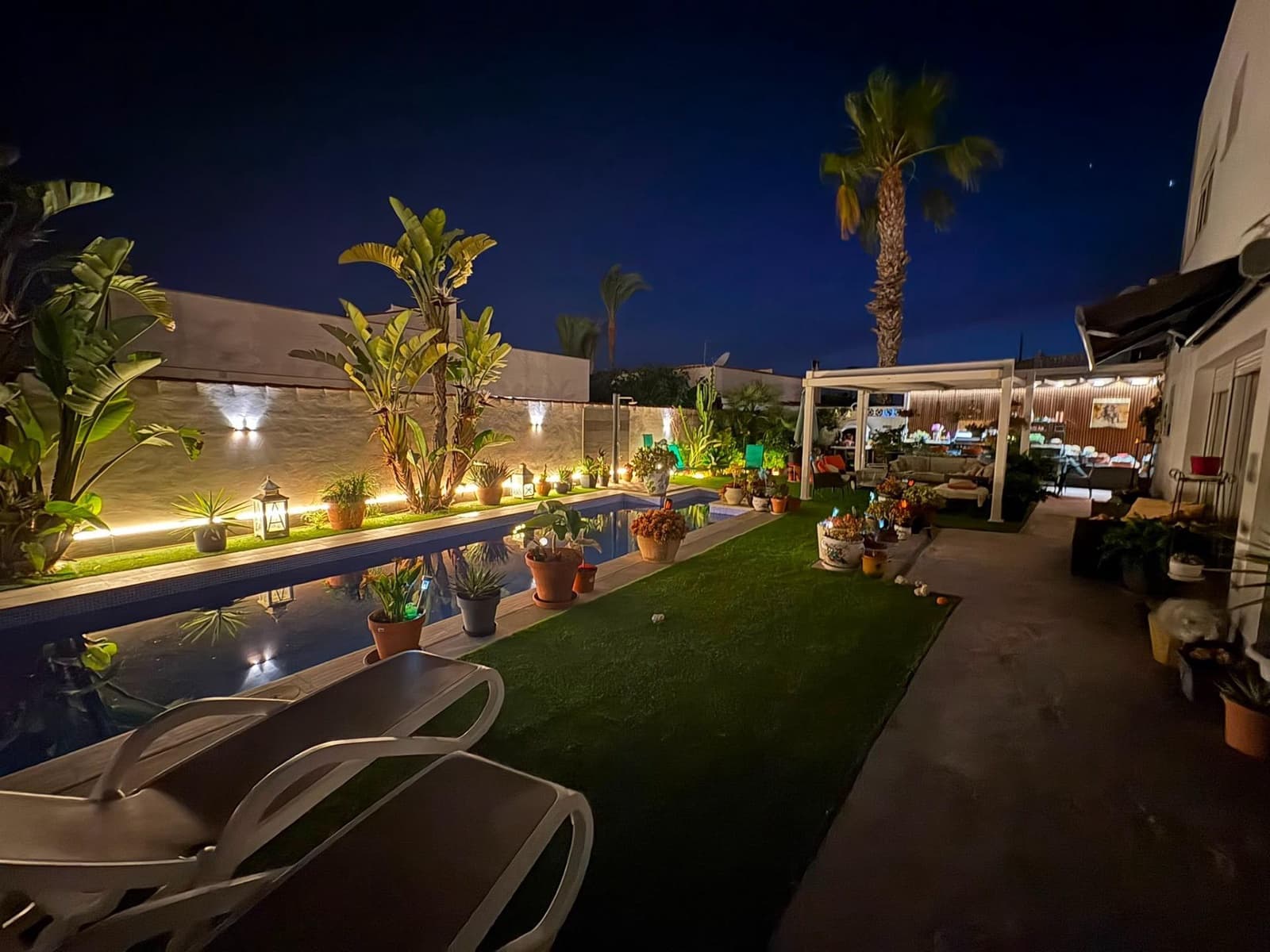 2 bedroom Villa for sale in Torrevieja with pool - € 465,000 (Ref: 9963006)