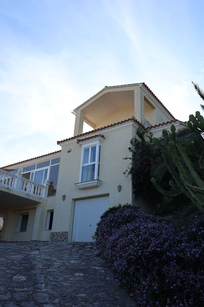 3 bedroom Villa for sale in Denia - € 785,000 (Ref: 9963023)