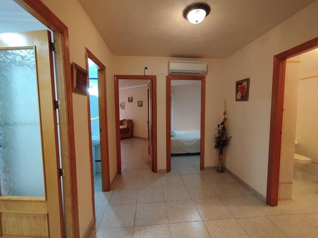 Apartamento de 3 habitaciones en Torrevieja en venta con piscina garaje - 240.000 € (Ref: 9963053)