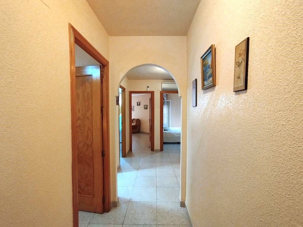 Apartamento de 3 habitaciones en Torrevieja en venta con piscina garaje - 240.000 € (Ref: 9963053)