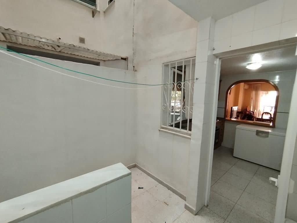 Apartamento de 3 habitaciones en Torrevieja en venta con piscina garaje - 240.000 € (Ref: 9963053)
