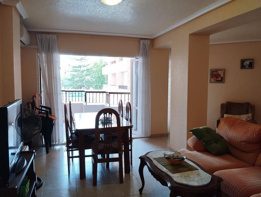 Apartamento de 3 habitaciones en Torrevieja en venta con piscina garaje - 240.000 € (Ref: 9963053)