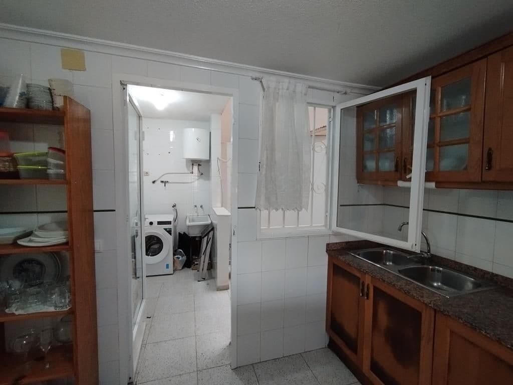 Apartamento de 3 habitaciones en Torrevieja en venta con piscina garaje - 240.000 € (Ref: 9963053)