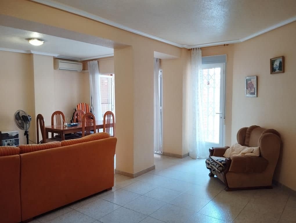 Apartamento de 3 habitaciones en Torrevieja en venta con piscina garaje - 240.000 € (Ref: 9963053)