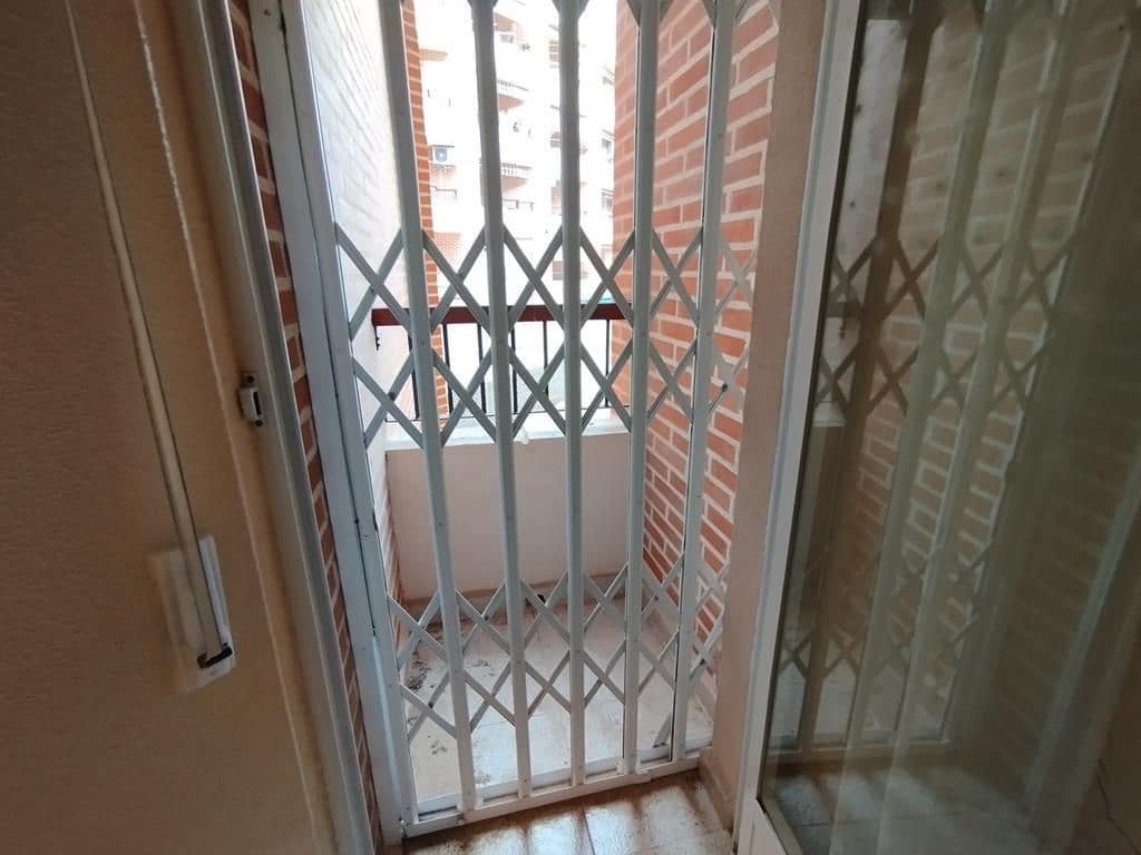 Apartamento de 3 habitaciones en Torrevieja en venta con piscina garaje - 240.000 € (Ref: 9963053)