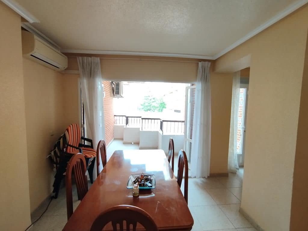 Apartamento de 3 habitaciones en Torrevieja en venta con piscina garaje - 240.000 € (Ref: 9963053)