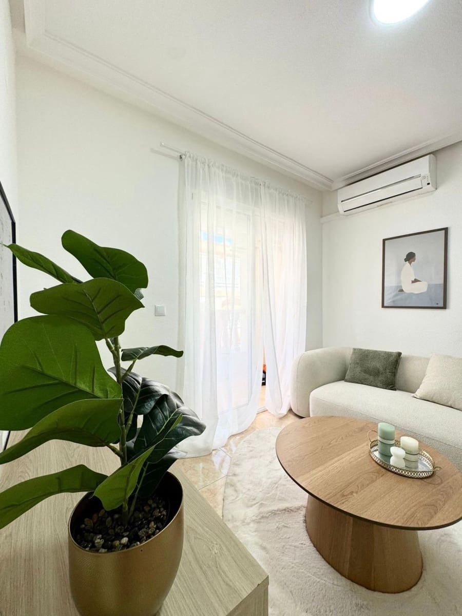 2 Zimmer Apartment zu verkaufen in Torrevieja - 144.000 € (Ref: 9963062)