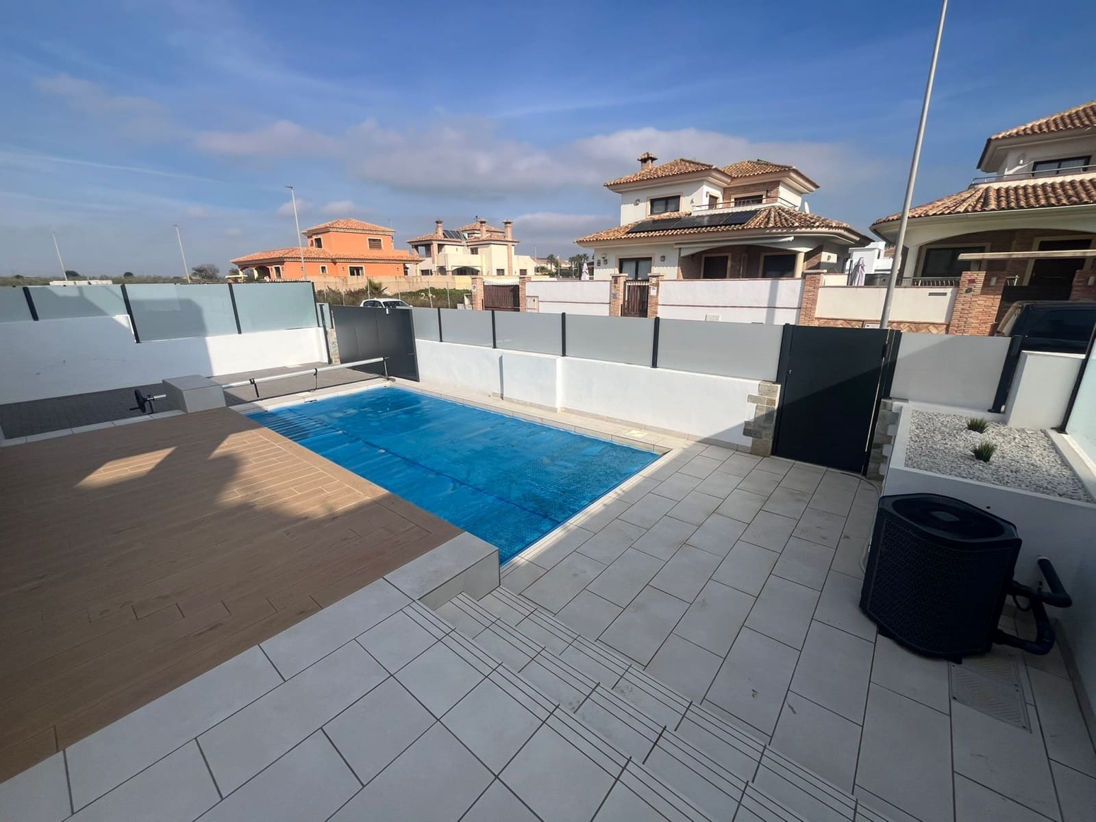 3 sypialnia Willa na sprzedaż w Los Alcazares z basenem garażem - 595 000 € (Ref: 9963091)
