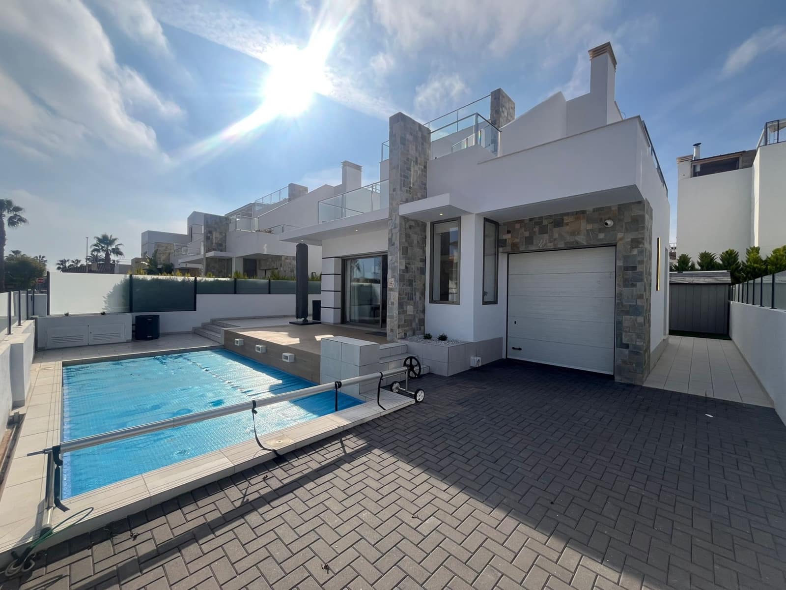 3 sypialnia Willa na sprzedaż w Los Alcazares z basenem garażem - 595 000 € (Ref: 9963091)