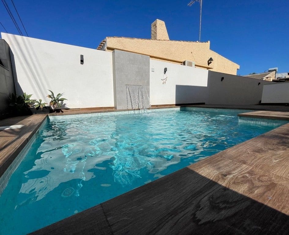 6 bedroom Villa for sale in Islas Menores - € 676,000 (Ref: 9963098)