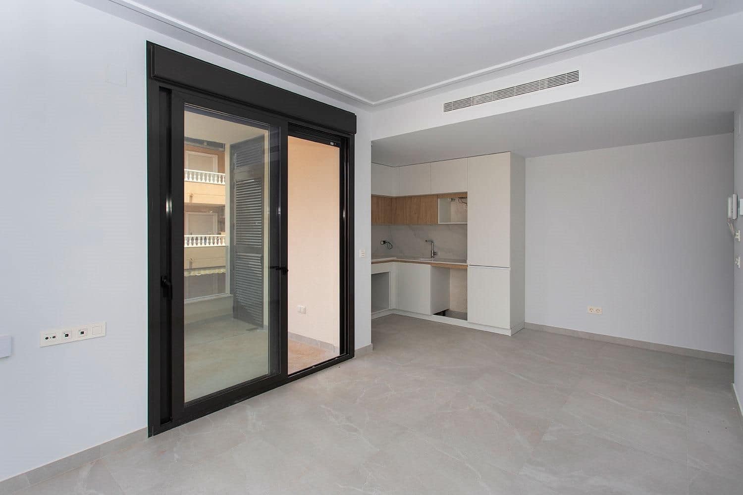 2 bedroom Apartment for sale in Torrevieja with pool - € 280,000 (Ref: 9963102)