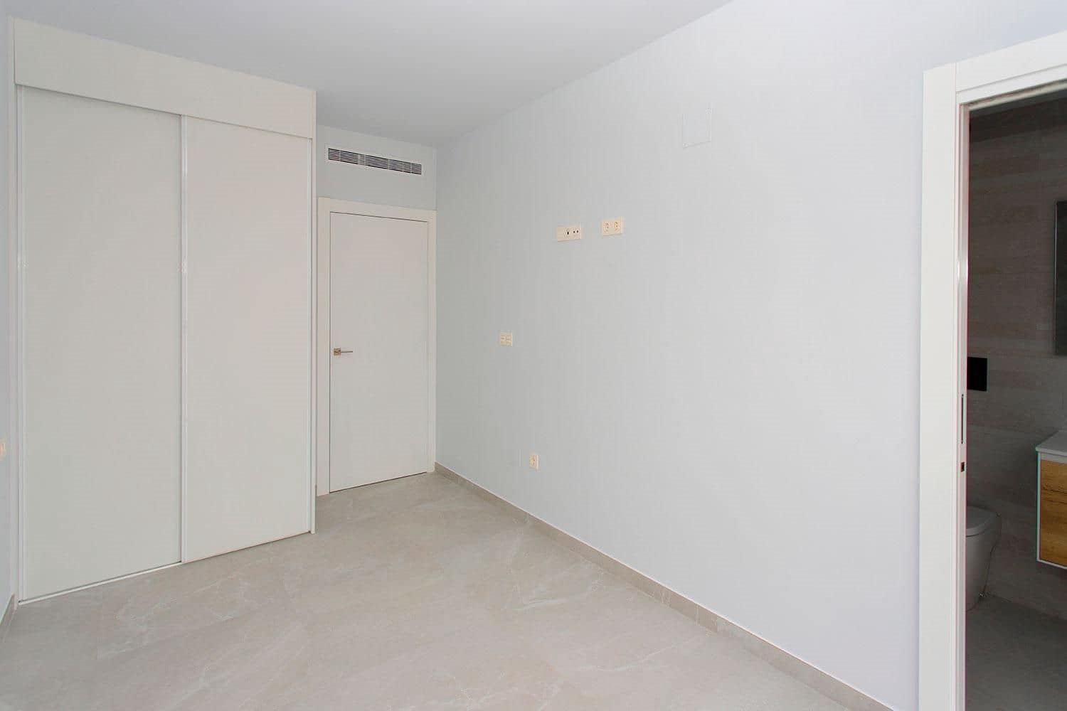 2 bedroom Apartment for sale in Torrevieja with pool - € 280,000 (Ref: 9963102)