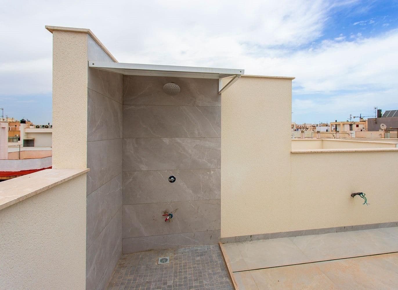 2 bedroom Apartment for sale in Torrevieja with pool - € 280,000 (Ref: 9963102)
