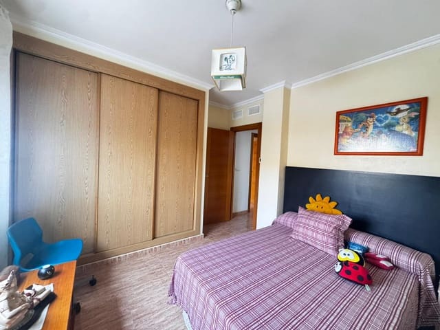 Chalet de 4 habitaciones en Los Alcázares en venta con garaje - 269.900 € (Ref: 9963113)
