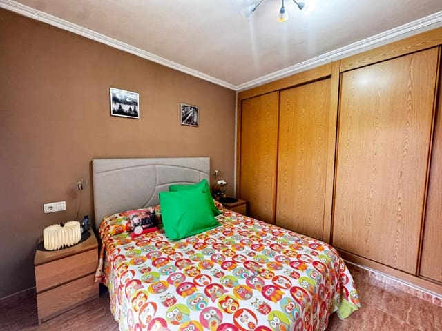 Chalet de 4 habitaciones en Los Alcázares en venta con garaje - 269.900 € (Ref: 9963113)