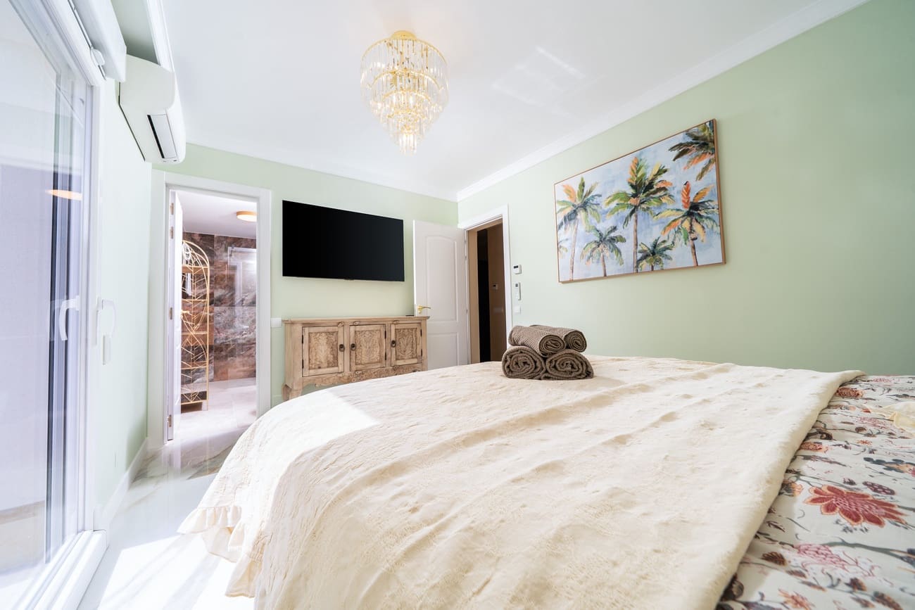 4 Zimmer Villa zu verkaufen in Torrevieja mit Pool - 1.350.000 € (Ref: 9963130)
