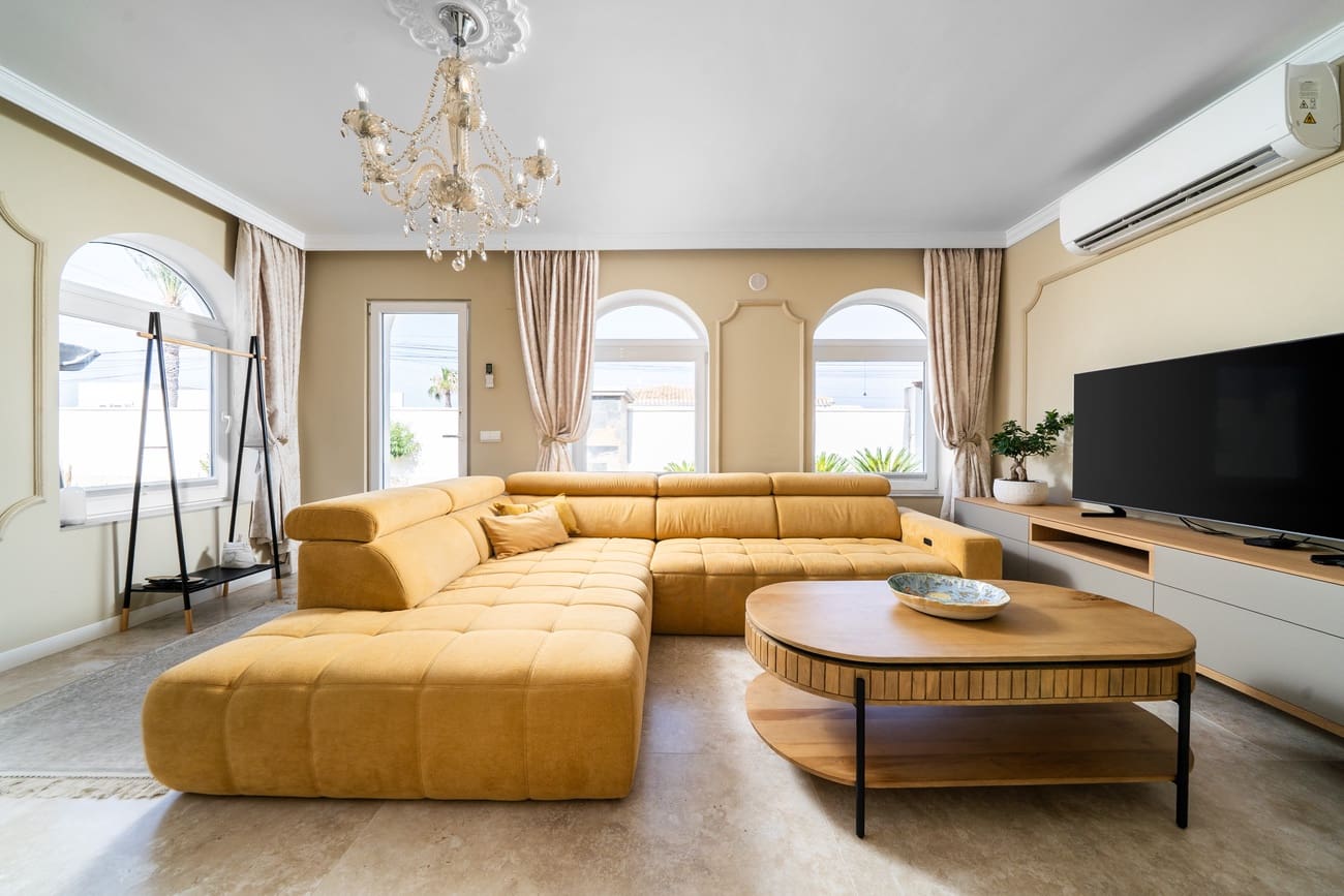 4 Zimmer Villa zu verkaufen in Torrevieja mit Pool - 1.350.000 € (Ref: 9963130)