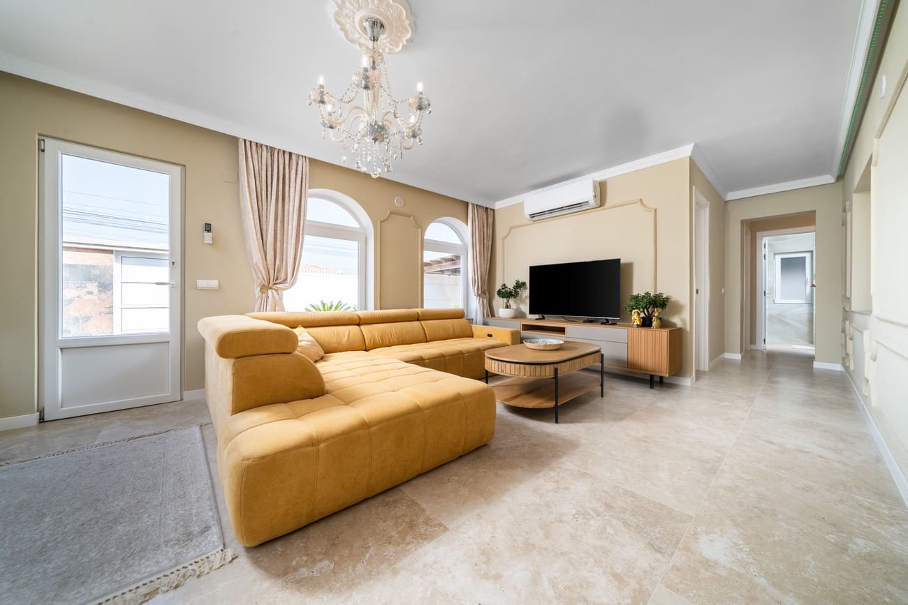 4 Zimmer Villa zu verkaufen in Torrevieja mit Pool - 1.350.000 € (Ref: 9963130)