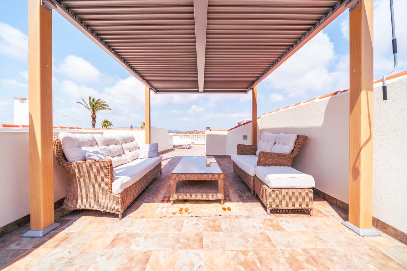 4 Zimmer Villa zu verkaufen in Torrevieja mit Pool - 1.350.000 € (Ref: 9963130)