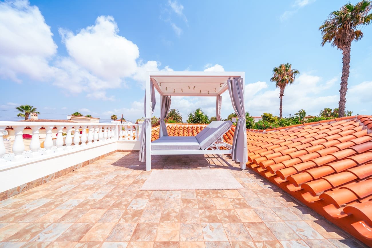 4 Zimmer Villa zu verkaufen in Torrevieja mit Pool - 1.350.000 € (Ref: 9963130)
