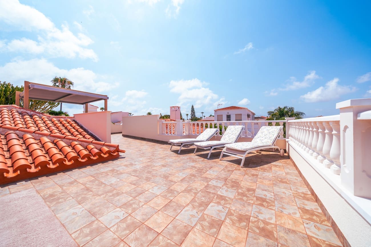 4 Zimmer Villa zu verkaufen in Torrevieja mit Pool - 1.350.000 € (Ref: 9963130)