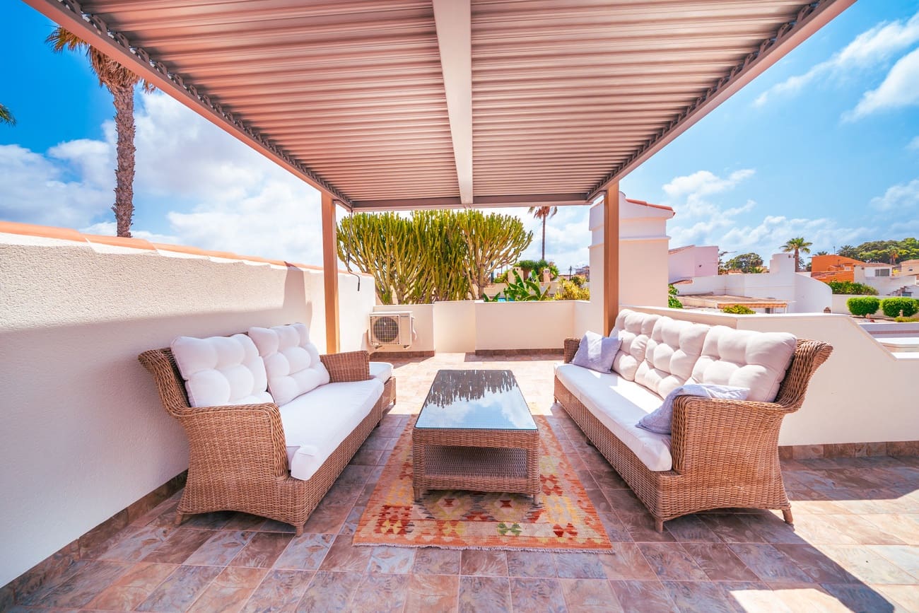 4 Zimmer Villa zu verkaufen in Torrevieja mit Pool - 1.350.000 € (Ref: 9963130)