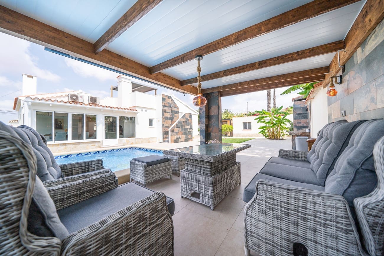 4 Zimmer Villa zu verkaufen in Torrevieja mit Pool - 1.350.000 € (Ref: 9963130)